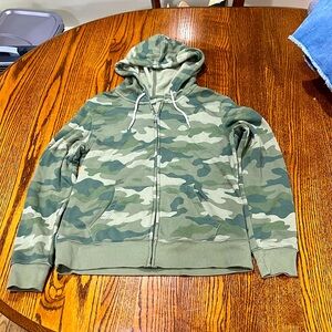 Old Navy brand camouflage zip hoodie women’s sz M.Good pre-worn condition.